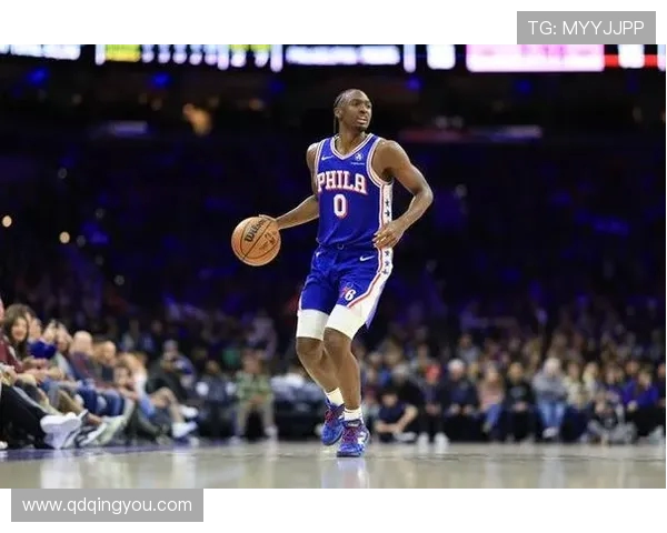 马克西首节火力全开三分手感炙热砍下十二分两篮板四助攻助球队高效开局 马克西首节火力全开三分手感炙热砍下十二分两篮板四助攻助球队高效开局